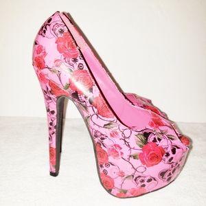 Woman's Pink Skull and Roses Platform Heels - 9